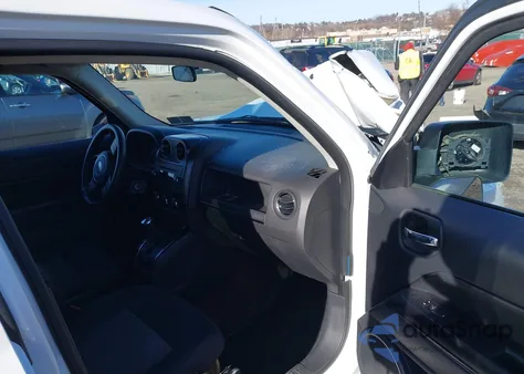 2013 Jeep Patriot Sport z USA, uszkodzony, nr VIN 1C4NJRBB7DD203262